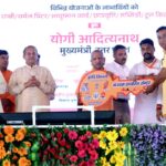 सपनों को मिले पंख: अमरोहा में सीएम योगी ने बांटी खुशियों की चाबी और स्वावलंबन के चेक